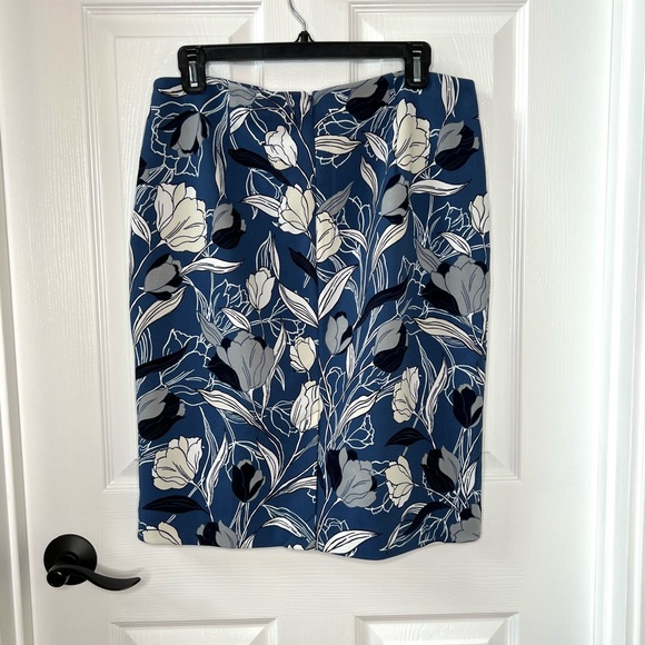⭐️ BANANA REPUBLIC Women Stretch Comfy Poly Pencil Skirt Multicolor Floral Sz 10 - Picture 2 of 10